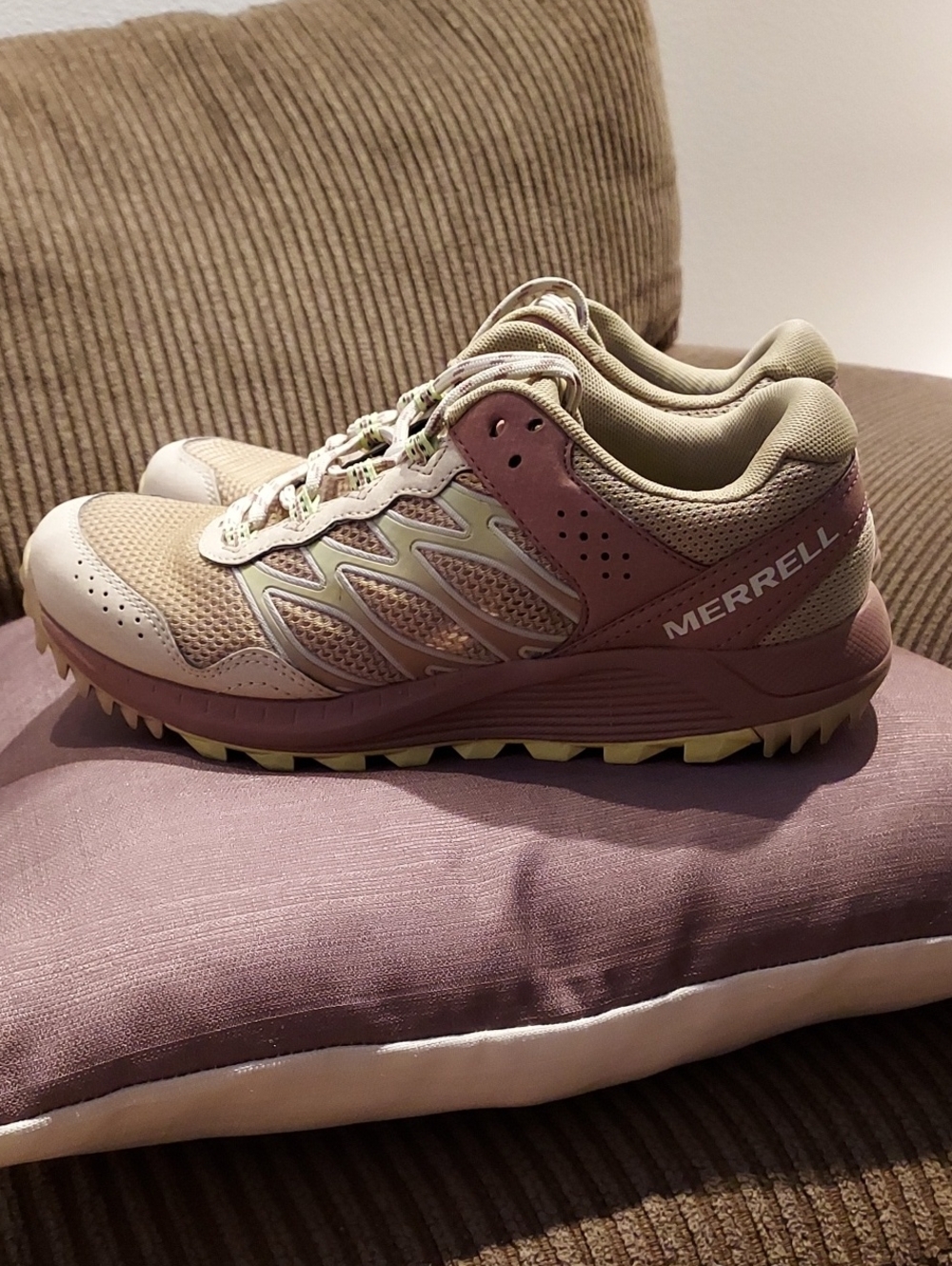 Merrell Wildwood Women's Trail Running Shoes Oyster Celery J067738